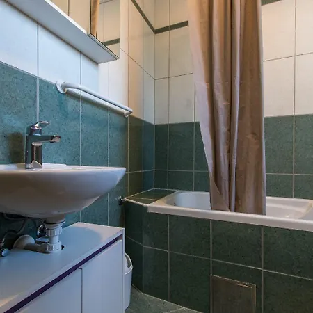 Vese - Quiet Area Apartment