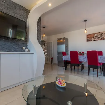 Vese - Quiet Area Apartment Makarska