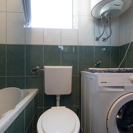 Vese - Quiet Area Apartment