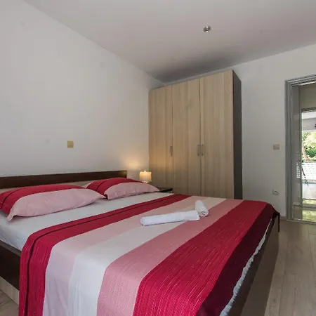 Vese - Quiet Area * Makarska